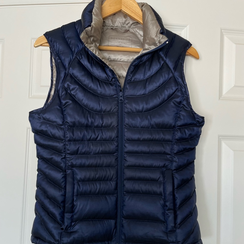 {Bernardo} Goose Down Puffer Vest Women's M Navy Blue Lightweight Quilted Zip Up